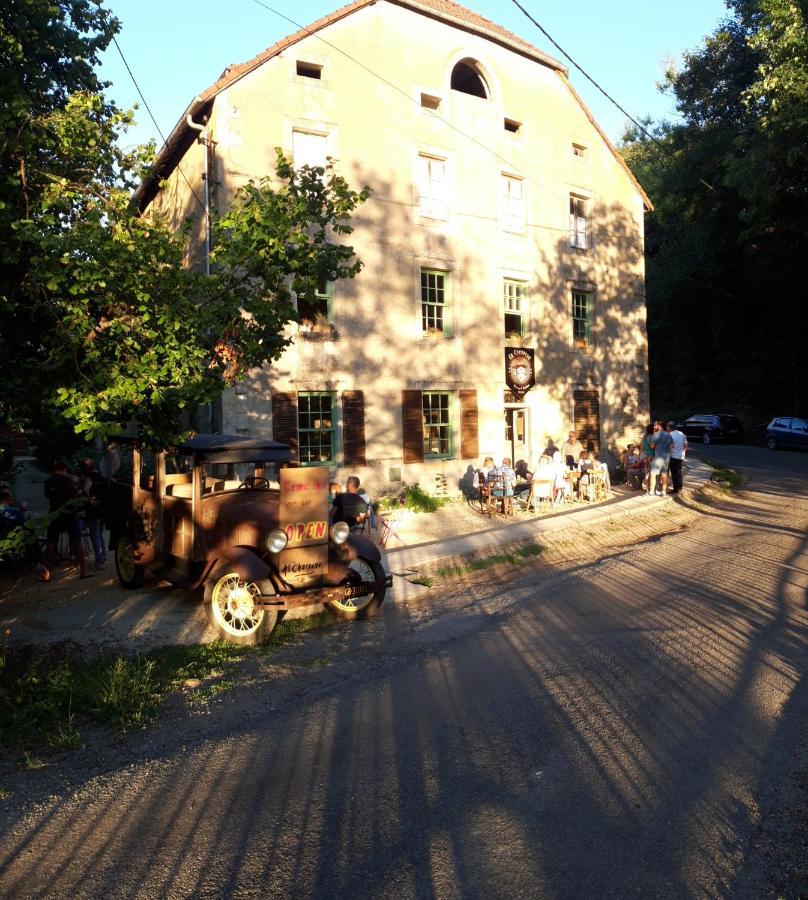 Moulin De Charme Au Bord De L'eau *